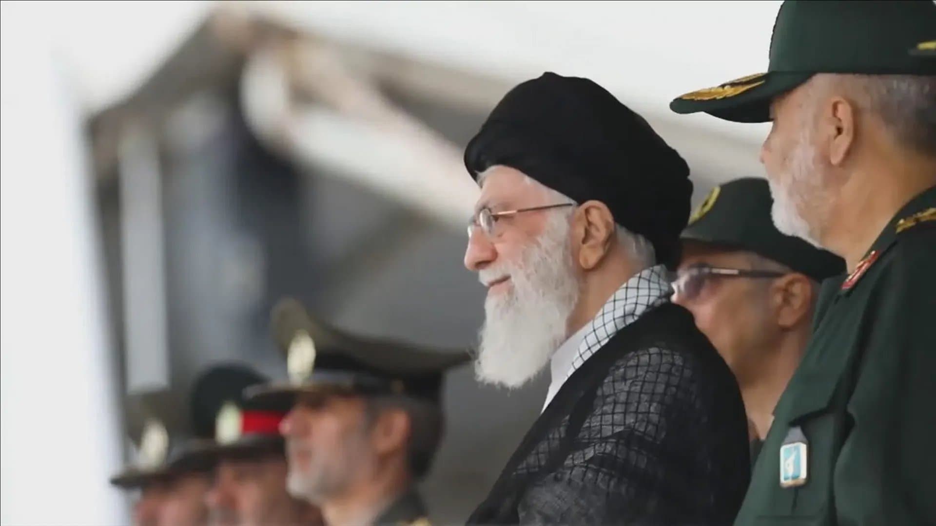 Backdrop for Gardiens de la révolution. Les maîtres de l’Iran