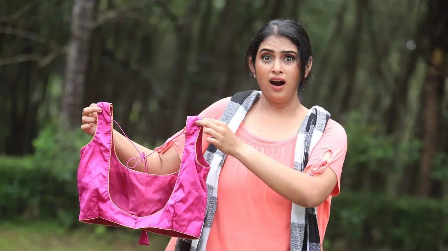 Backdrop for ರವಿಕೆ ಪ್ರಸಂಗ