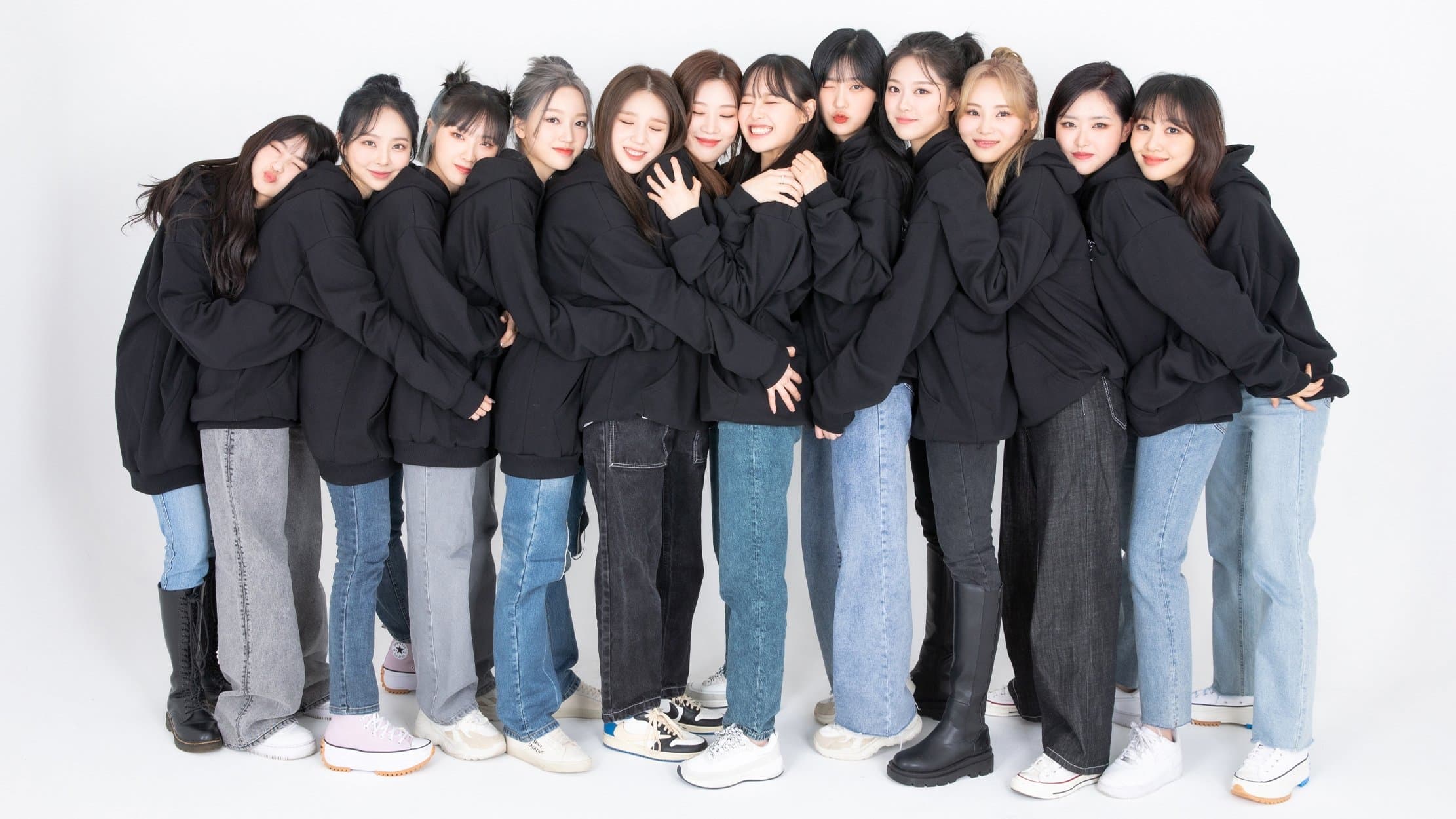 Backdrop for 이달의 소녀 CONCERT [LOONAVERSE : FROM]