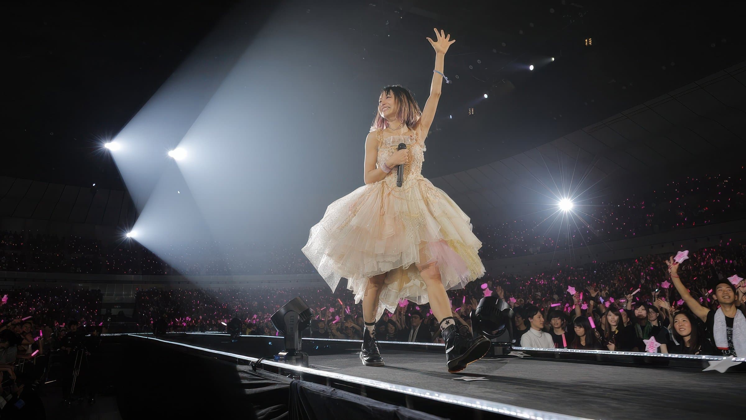 Achtergrond voor LiVE is Smile Always -NEVER ENDiNG GLORY- at YOKOHAMA ARENA [the Moon]