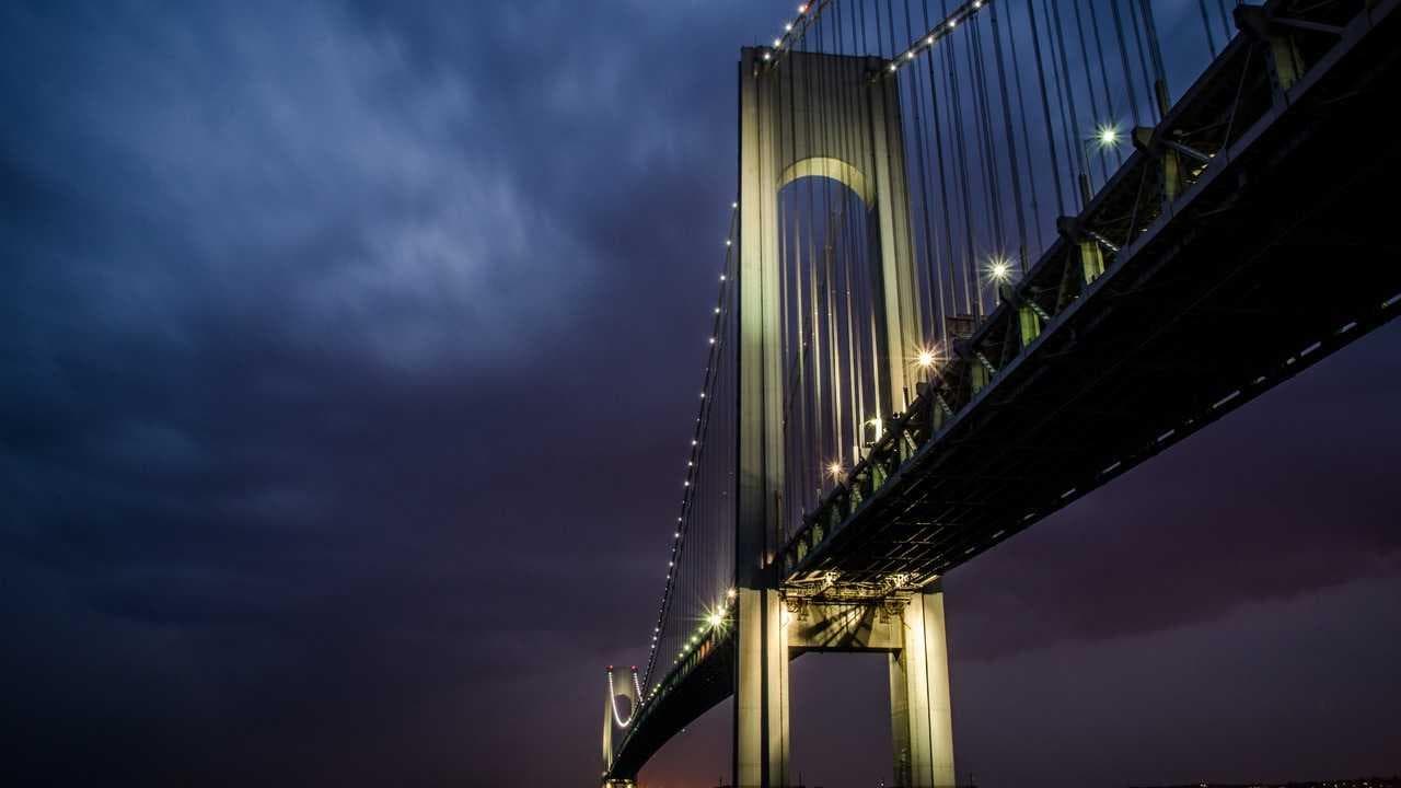 Backdrop for Five Fingers : Dossier