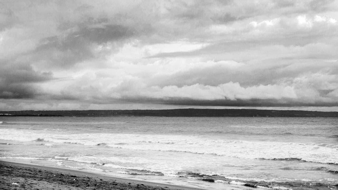 Backdrop for El extranger-oh! de la calle Cruz del Sur
