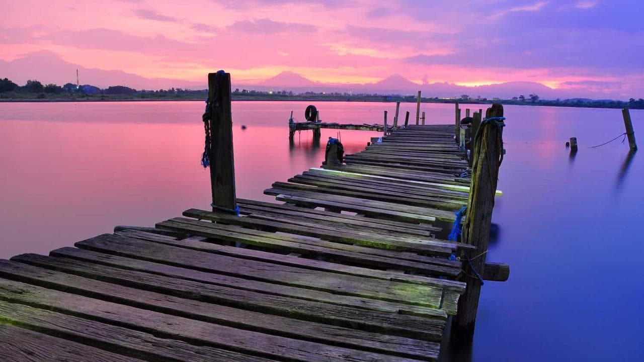 Backdrop for ডাঃ মুনসীর ডায়রি