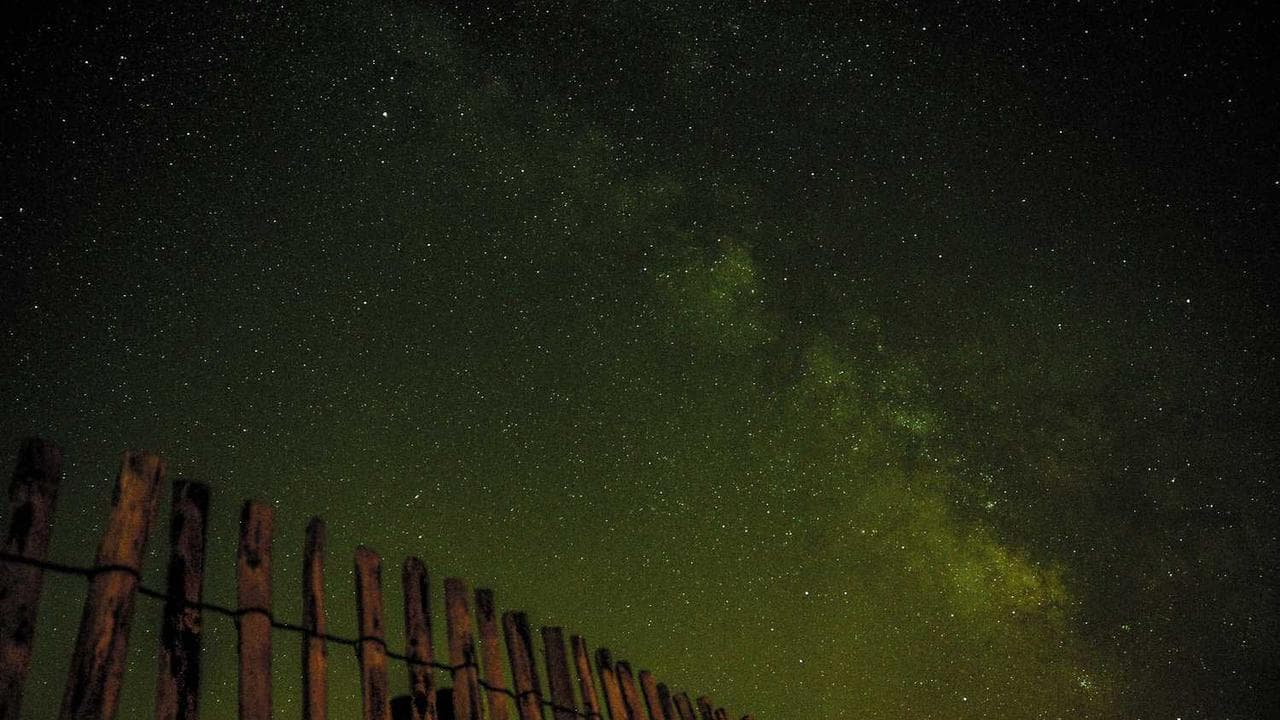 Backdrop for Baliktaran: Si Ace at si Daisy