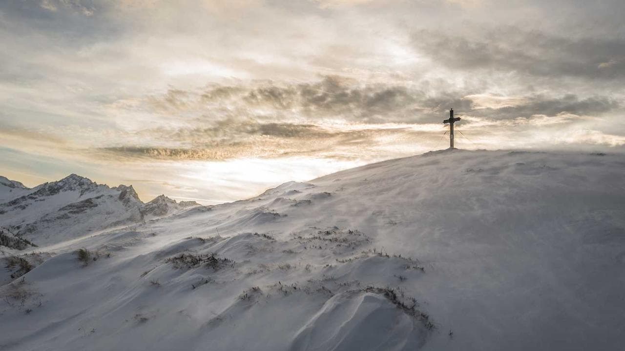 Backdrop for Après la nuit