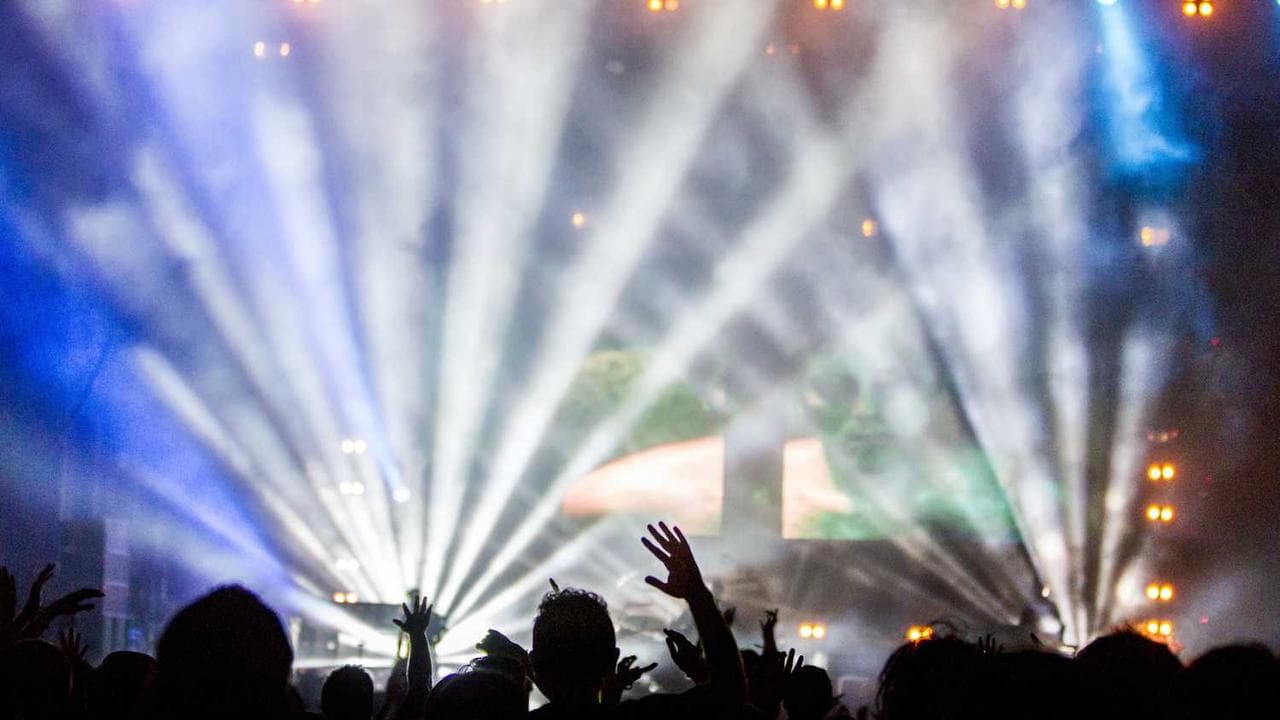 Backdrop for ჩიტის რძე