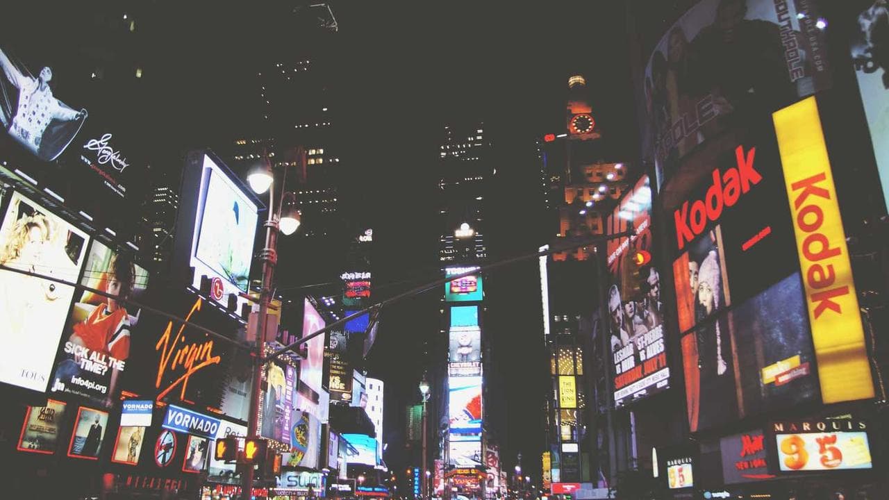 Backdrop for El amor está de moda