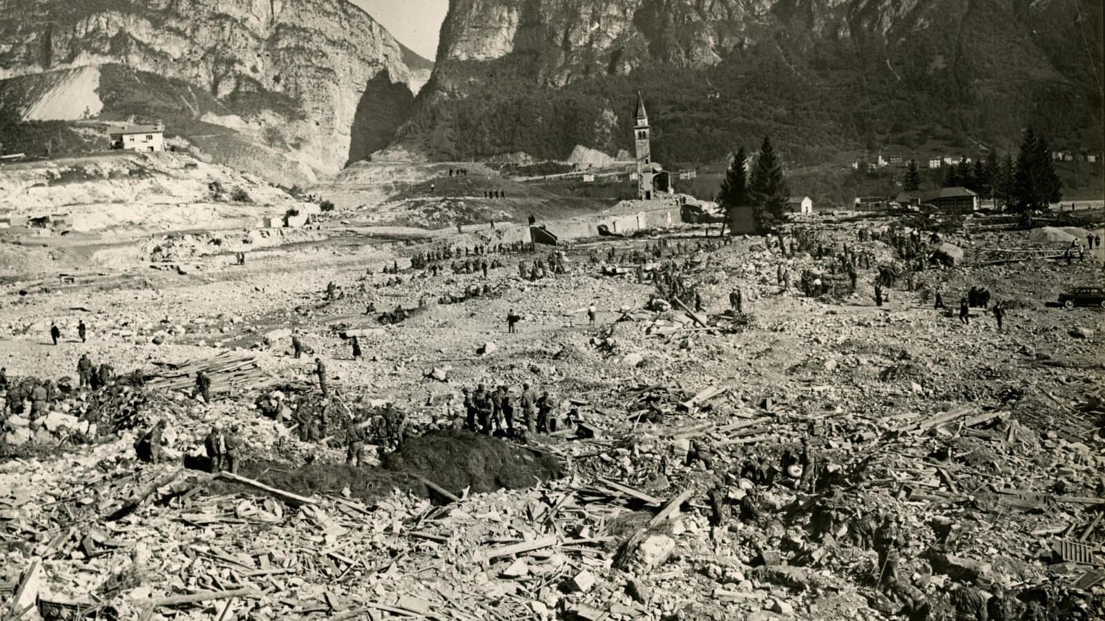 Backdrop for Vajont 9 ottobre '63