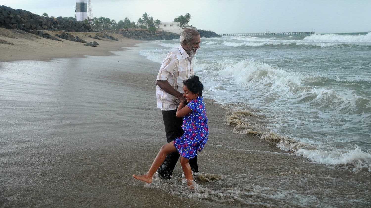 Backdrop for ரேடியோப்பெட்டி